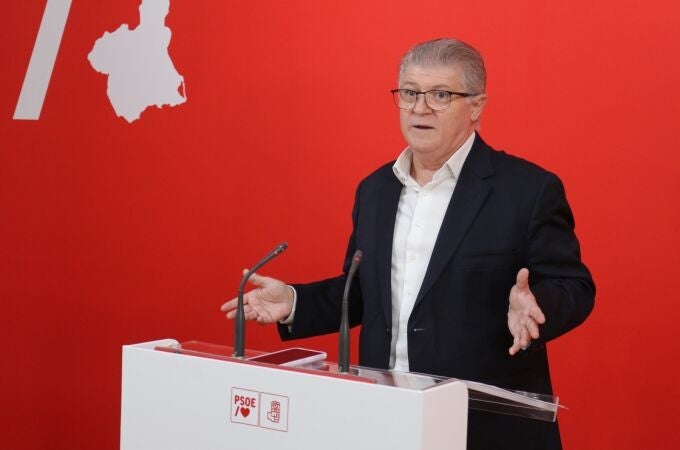 Vélez (PSOE) ofrece a todos los grupos parlamentarios un gran pacto sobre financiación autonómica