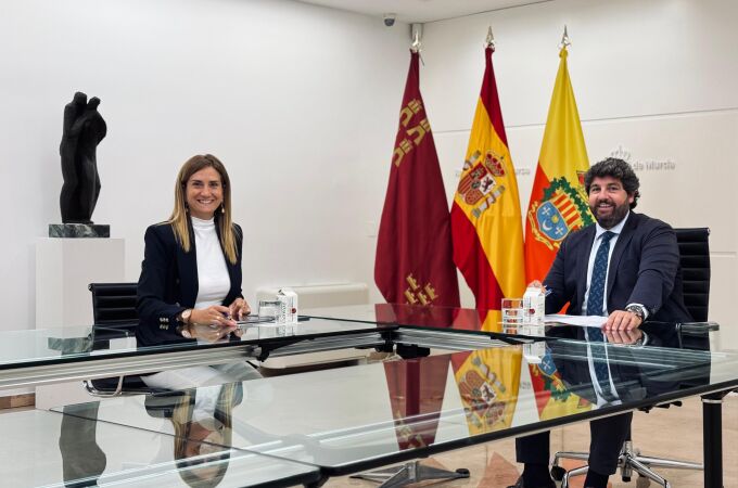 La alcaldesa de Archena, Patricia Fernández, ha mantenido este jueves una reunión de trabajo con el presidente del Ejecutivo autonómico, Fernando López Miras