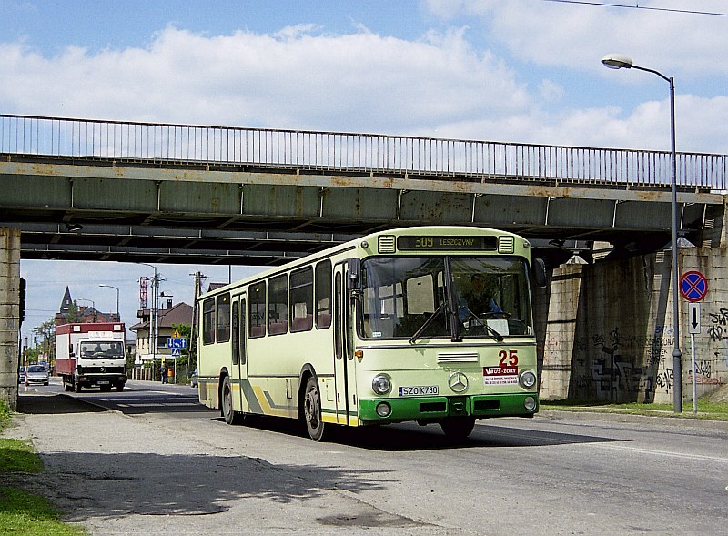 Mercedes O307 #25