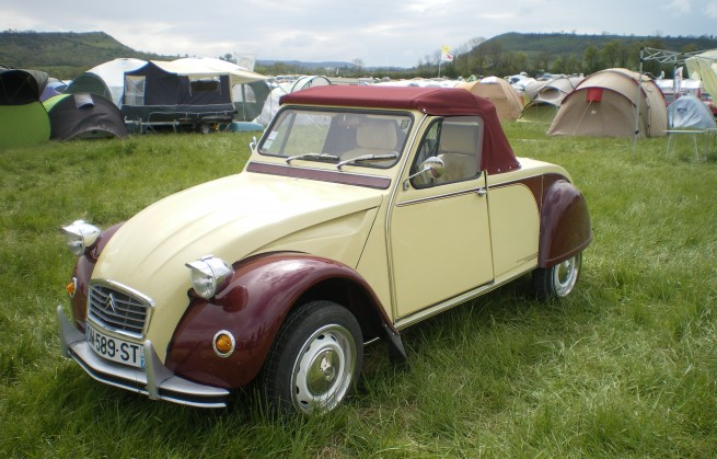 Des 2 cv sur l'Aveyron