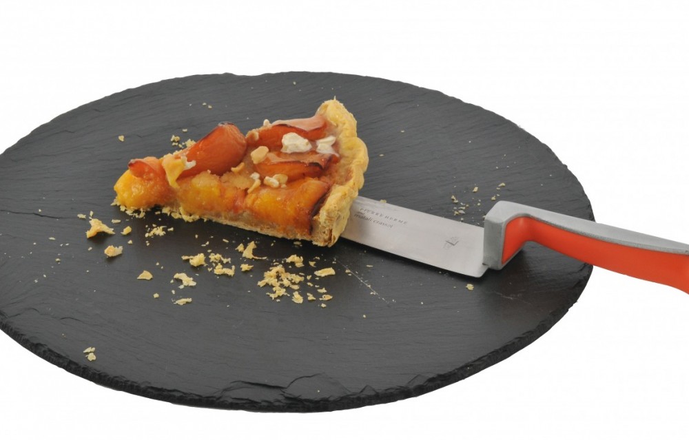 Accessoire de table tout en un avec ce couteau à dessert mêlé à une pelle.