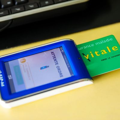 Le groupe Luminess est chargé de la numérisations des photos des cartes vitales