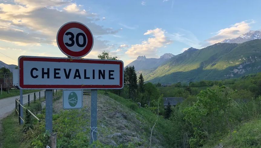 Le 5 septembre 2012, quatre personnes étaient froidement abattues sur le parking d'une route forestière, près de Chevaline, en Haute-Savoie.