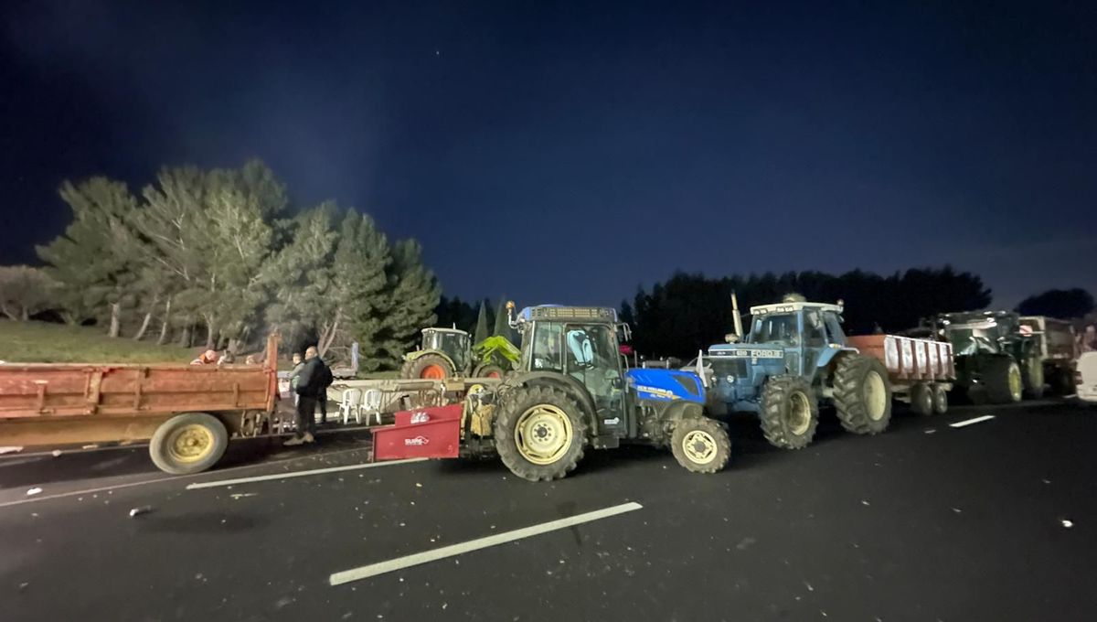 Les agriculteurs bloquent à nouveau l'A9 ce vendredi.