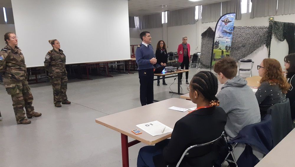 Quarante-six jeunes du Cher ont effectué leur journée Défense et Citoyenneté sur la base aérienne d'Avord