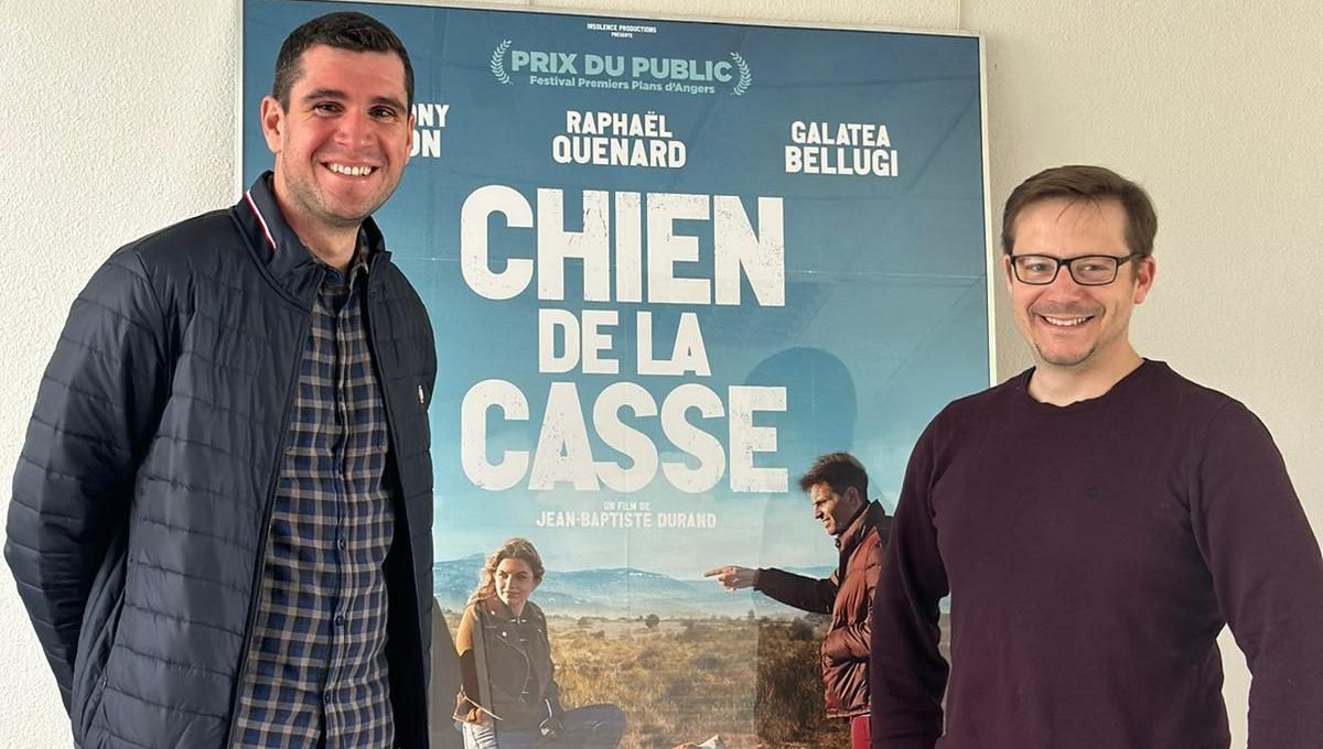 La maire du Pouget et Mathieu, figurant dans le film "Chien de la casse"