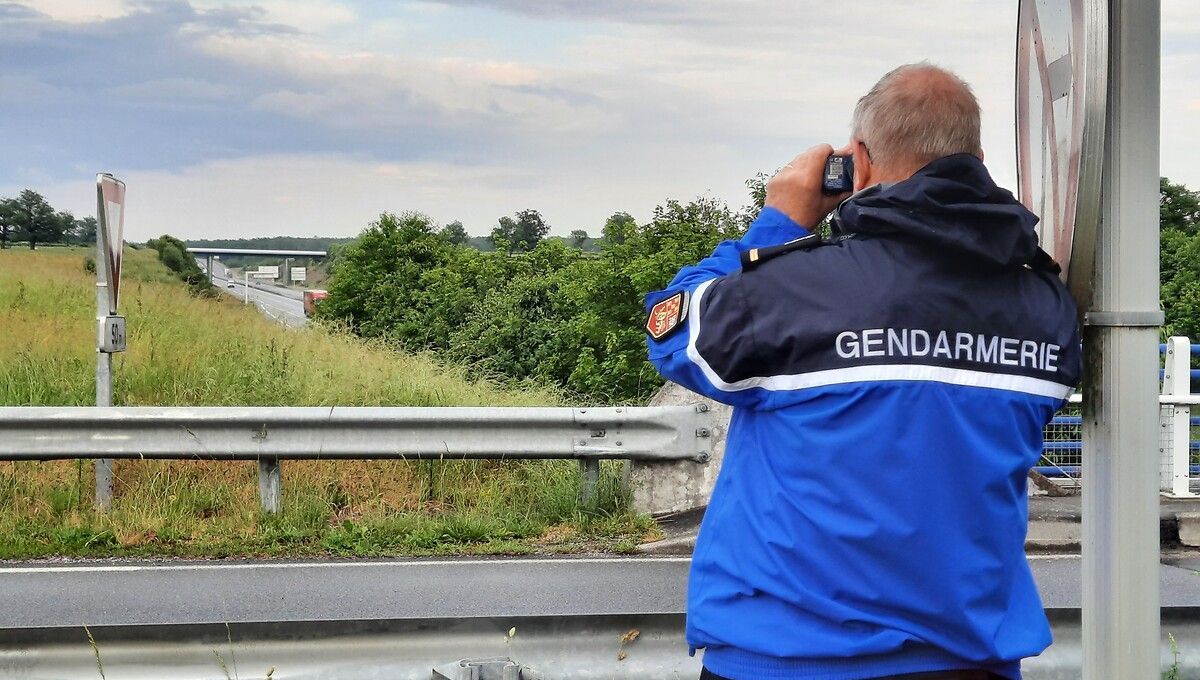 Deux poids-lourds ont été contrôlés à 121 km/h sur la RN145 au lieu des 80 autorisés