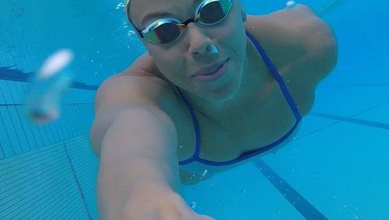 Assia Touati, dans la piscine Alfred Nakache à Toulouse.