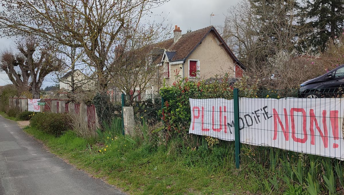 Plusieurs résidents de la rue des Bleuets s'opposent à la modification du plan local d'urbanisme intercommunal.