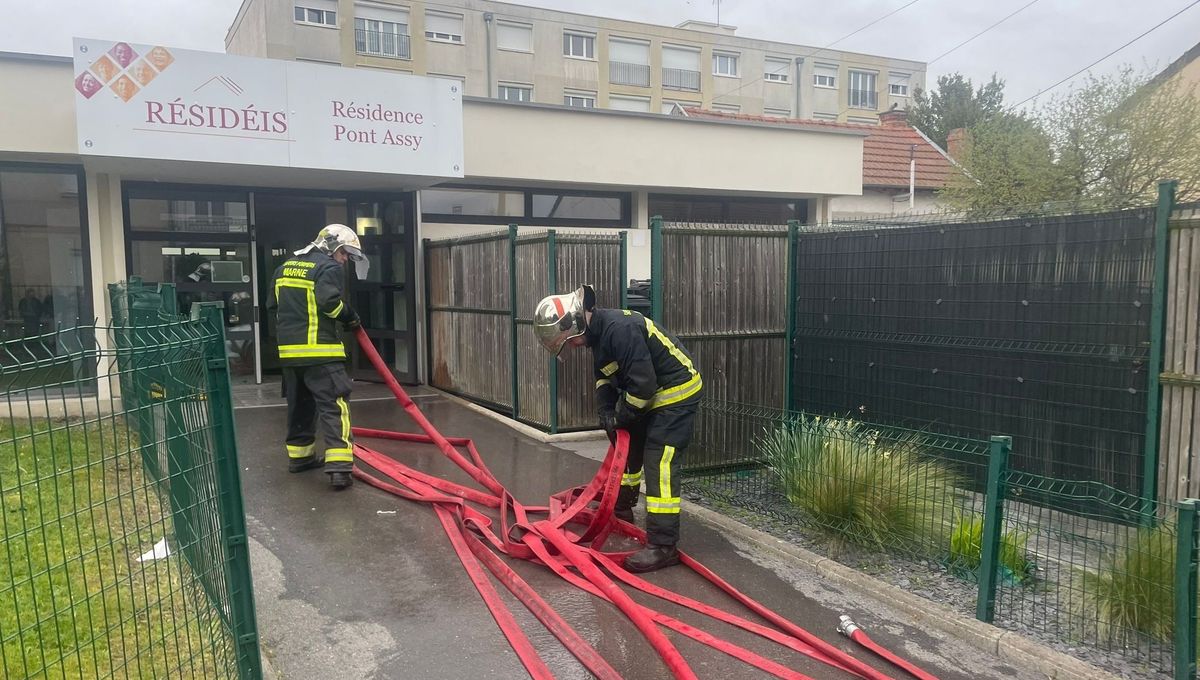 Les pompiers ont éteint le feu au 5e étage d'un immeuble