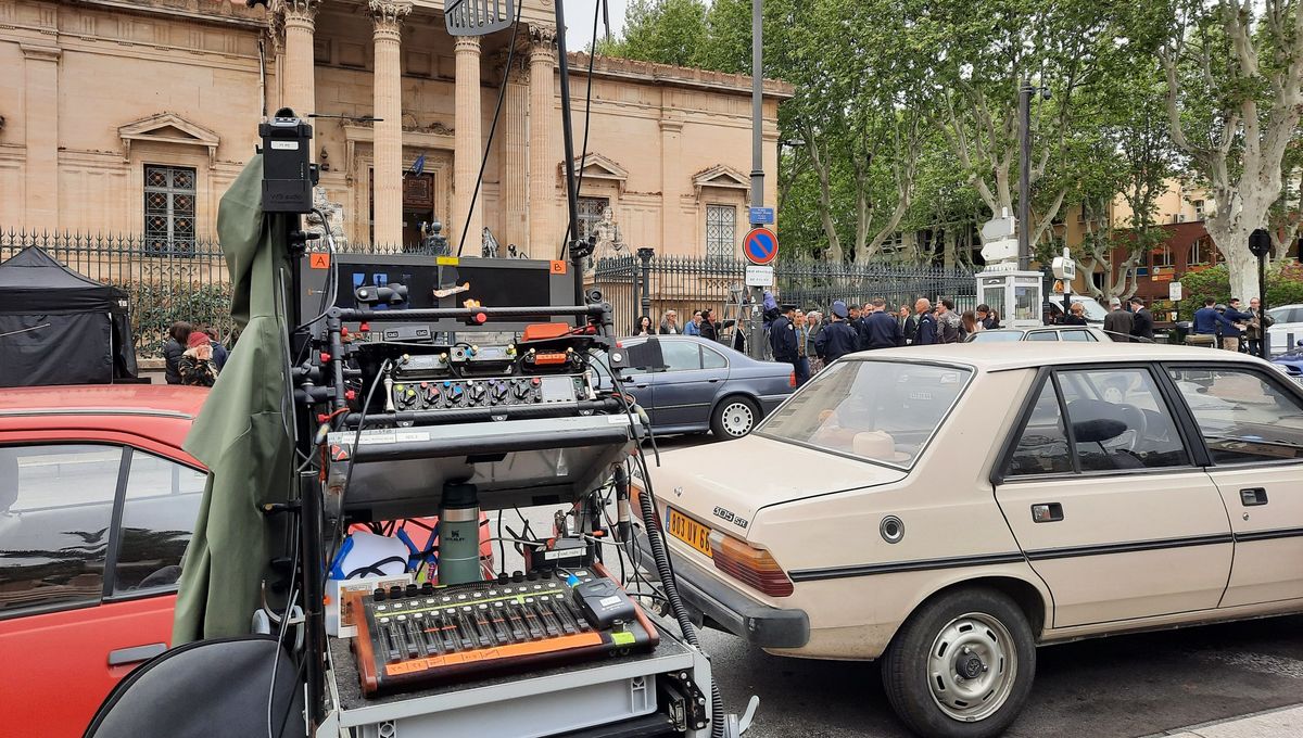 Le tournage de la mini-série Les Disparues de la gare, au palais de justice de Perpignan.