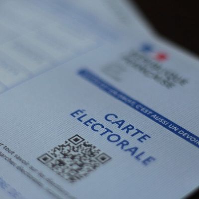 Une carte d’électeur distribuée par la poste. Beaucoup de Français sont mal inscrits sur les listes électorales, à l’approche des élections européennes.