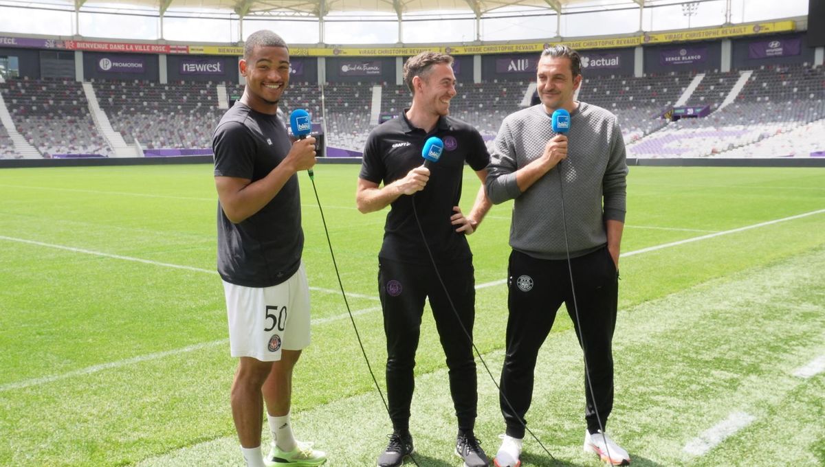 Guillaume Restes au Stadium avec les entraineurs Dimitri Duboscq et Eric Allibert.