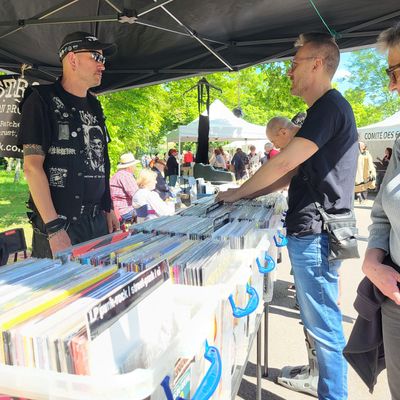 Les fans sont venus chiner les bonnes affaires sur les stands