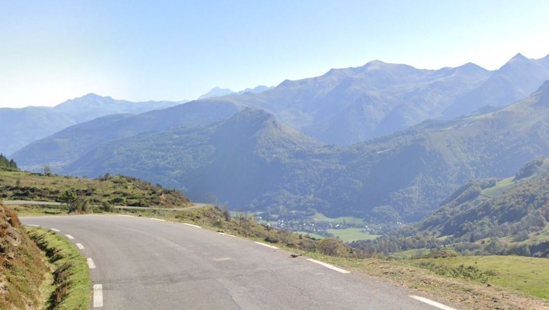 La RD918 au niveau du col du Soulor, en direction d'Arrens-Marsous