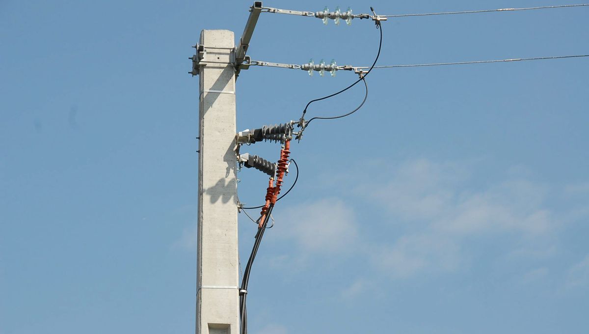 Le petit aéronef a heurté une ligne électrique de 20 000 volts (photo d'illustration).