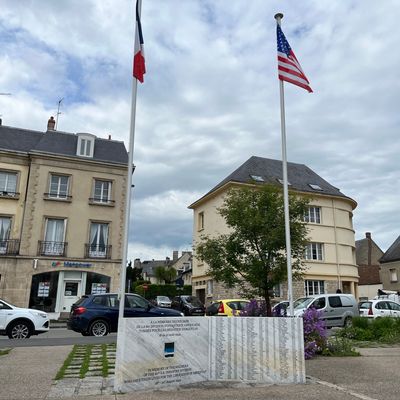 Stèle en hommage à la 80e division d'infanterie américaine qui a libéré Argentan en août 1944.