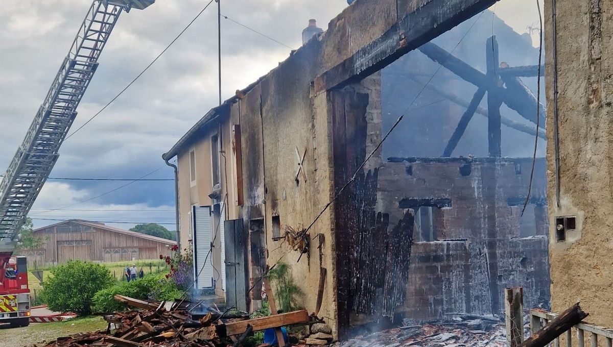 Une grange de 100 mètres carrés a pris feu à Bousselange (Côte-d'Or)