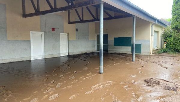 Après un gros orage, l'école de Bais était fermée en raison d'une coulée de boue depuis le 13 mai 2024