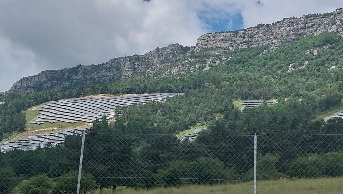 Le parc photovoltaïque d'Andon près de Valderoure.