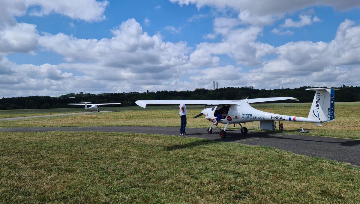 Deux exemplaires du "Velis Electro" étaient présents lors du forum aéronautique de Toulouse-Lasbordes