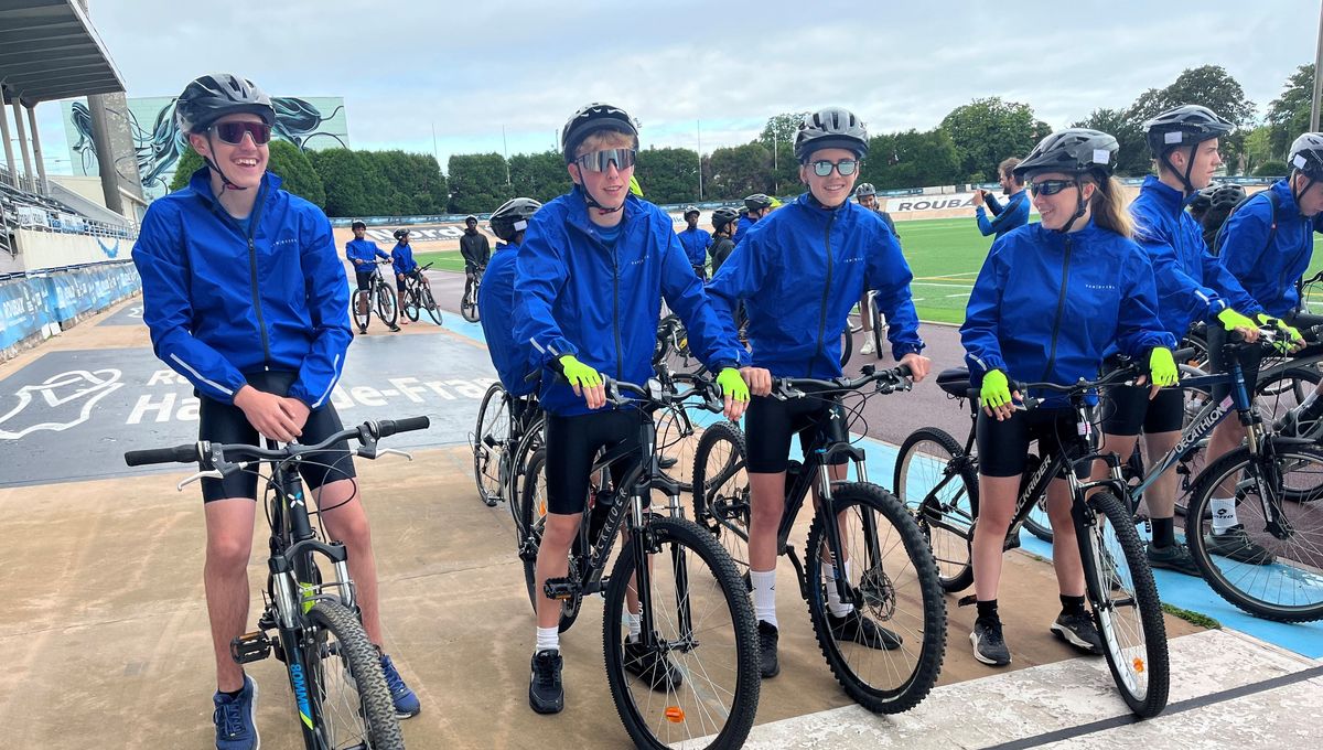 Le départ a été donné du vélodrome André-Pétrieux de Roubaix.