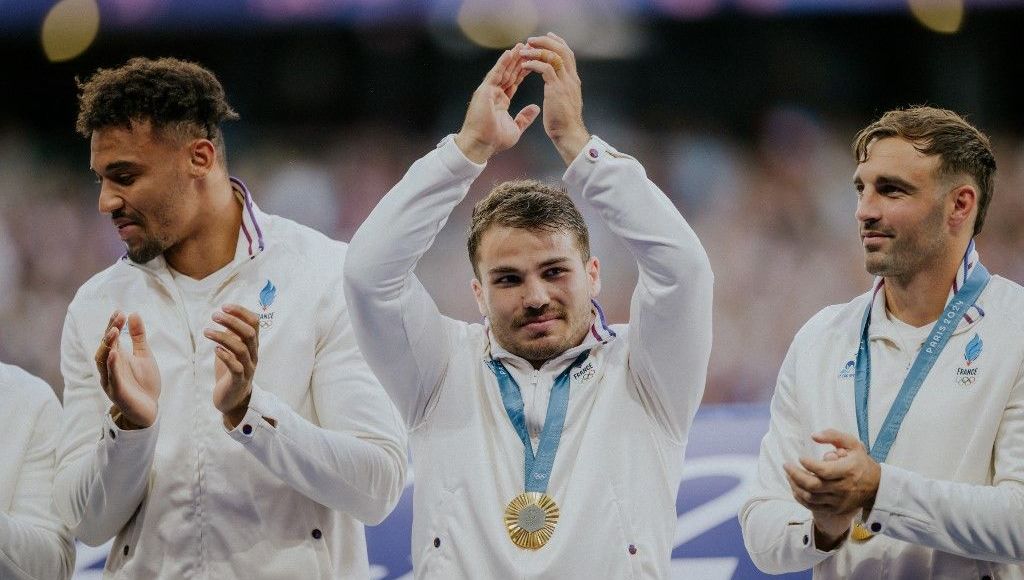 Antoine Dupont avec l'équipe de France à sept lors des JO de Paris, le 27 juillet 2024.