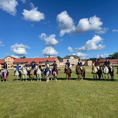 Le pôle hippique de Charleville-Mézières est revenu des championnats de France d'équitation 2024 avec 6 médailles d'or.