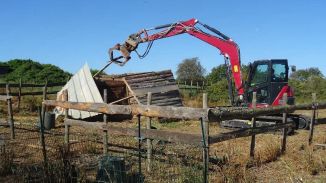 Démolition d'une installation illégale en bois