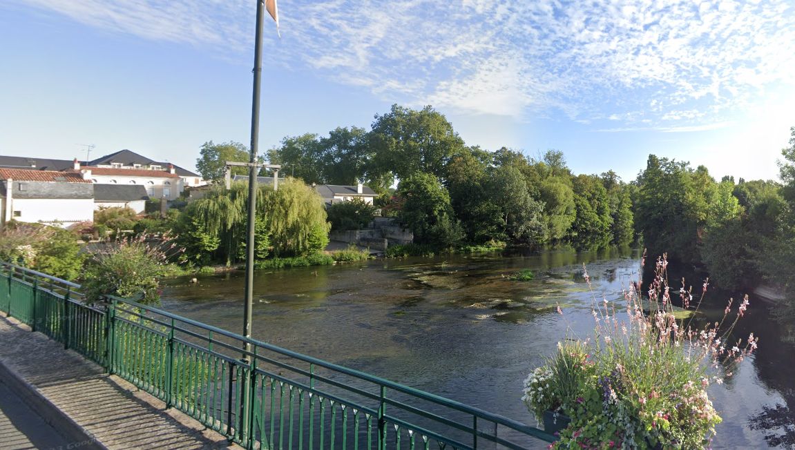 Cela s'est passé au niveau du Pont Neuf, à Chasseneuil-du-Poitou. Auteur : Capture d'écran google maps