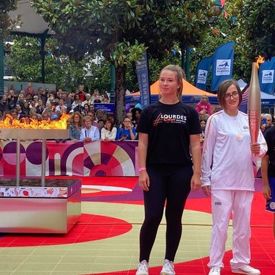 Le chaudron paralympique a été allumé par Johanna Vahé, Lourdaise de 29 ans.