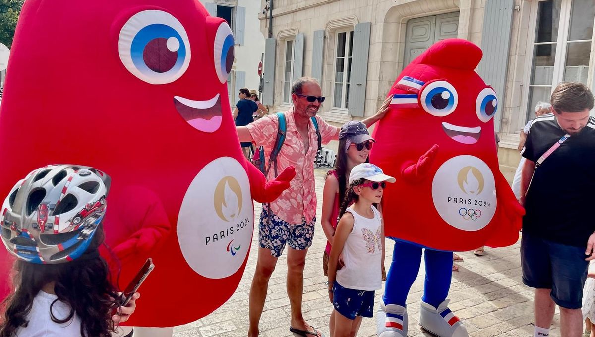 Il y avait foule pour rencontrer les célèbres mascottes des jeux de Paris, à La-Couarde-sur-Mer, ce vendredi.