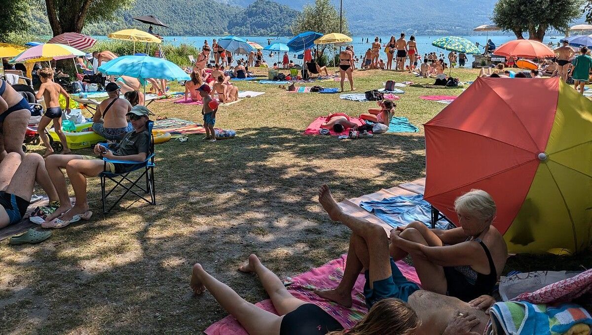 Le lac d'Aiguebelette (Savoie) attire beaucoup de monde l'été.