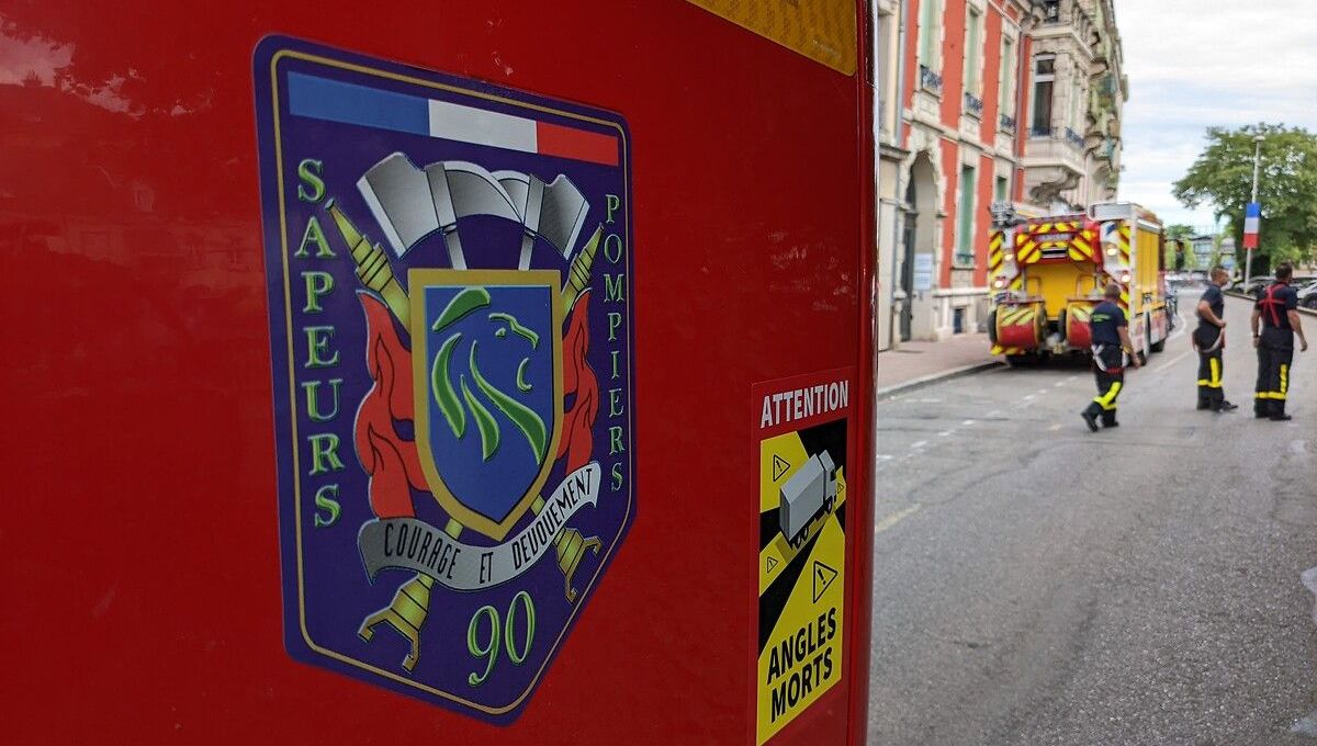 Les pompiers l'ont transporté à l'hôpital de Besançon.