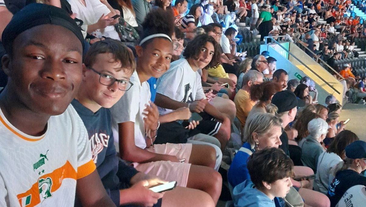 Les jeunes de Grand Quevilly au stade Pierre Mauroy pour les Jeux olympiques.