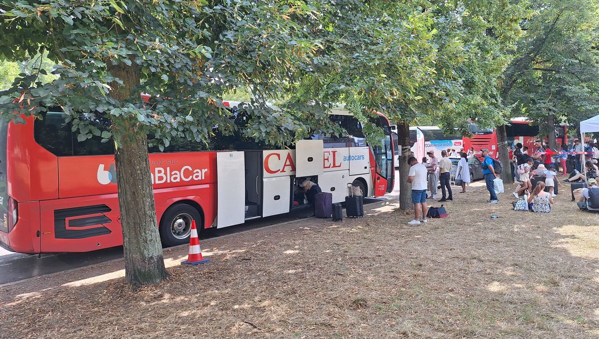 Un car stationné dans la gare routière éphémère de Vincennes, le 1er août 2024