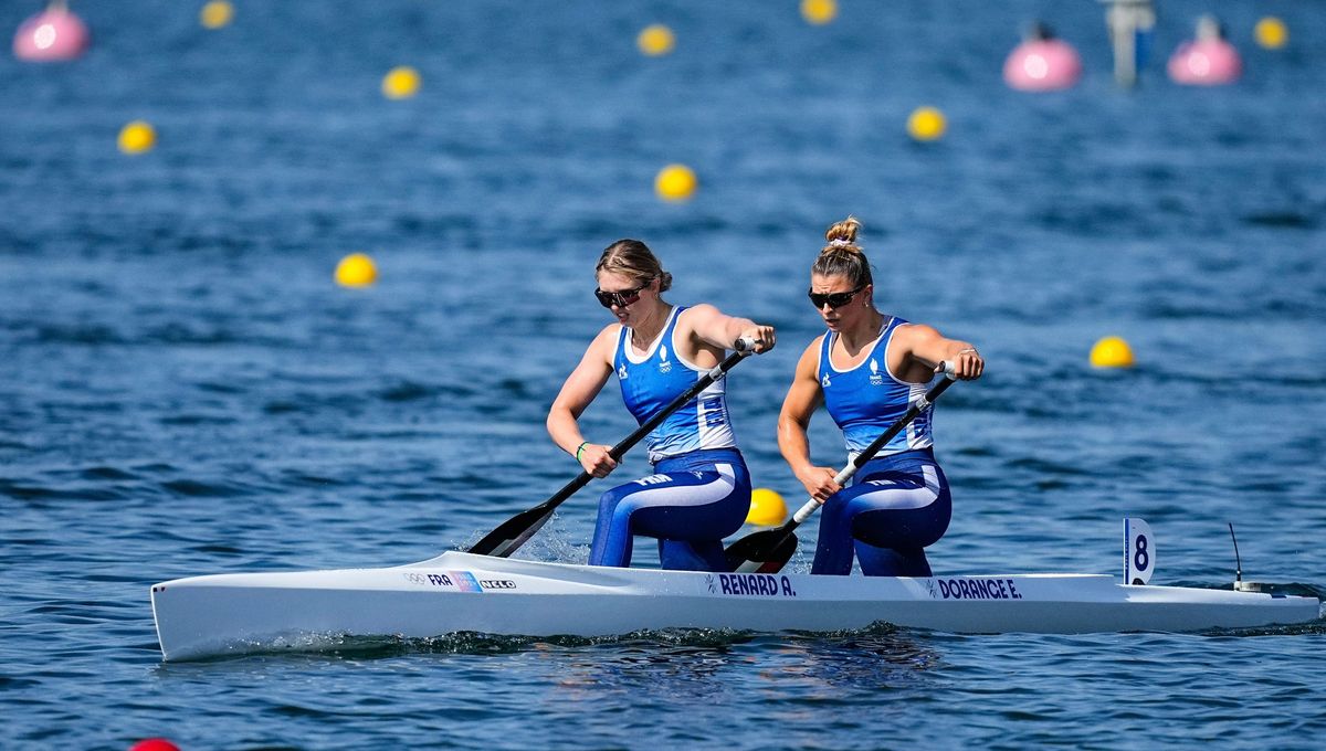 Axelle Renard et Eugénie Dorange (de g. à d.) ont terminé deuxièmes de la finale B du canoë biplace sur 500 m ce vendredi, pour leur dernière journée aux JO.