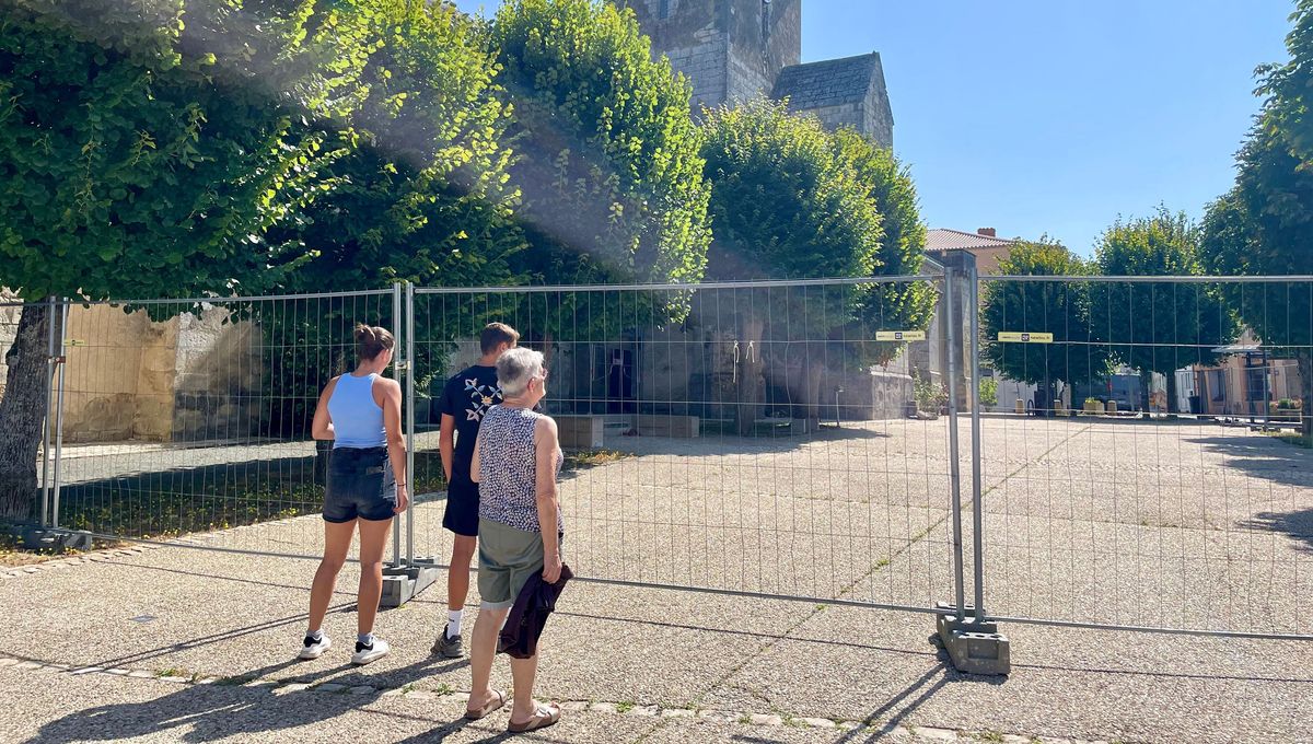 Depuis le séisme du 16 juin 2023, l'accès à l'église Notre-Dame de Courçon est condamné.