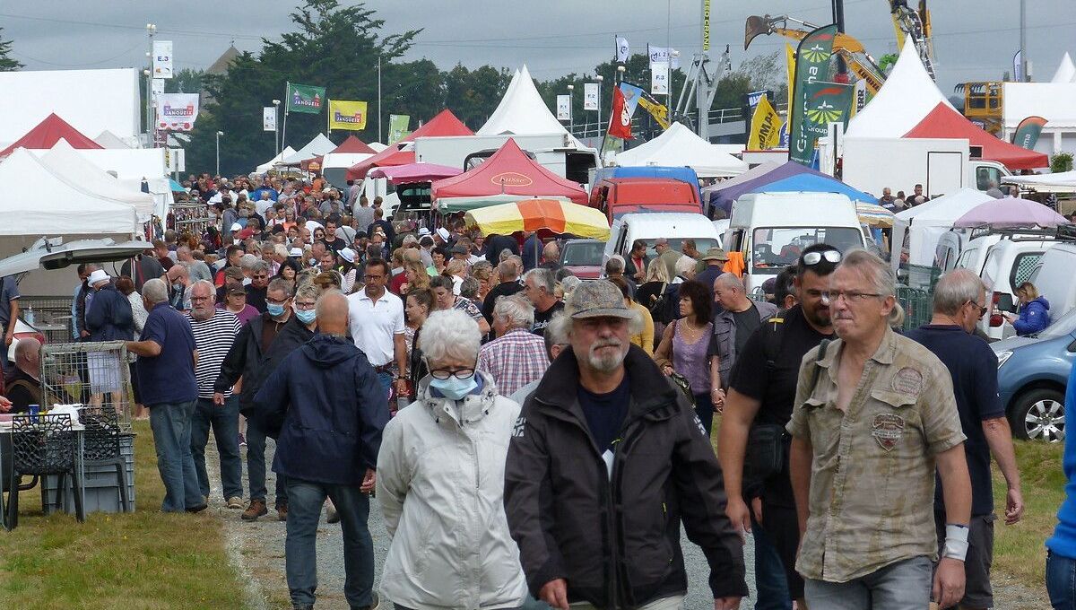 La foire de Lessay est la plus importante en nombre de visiteurs parmi les cinq foires millénaires du département de la Manche.