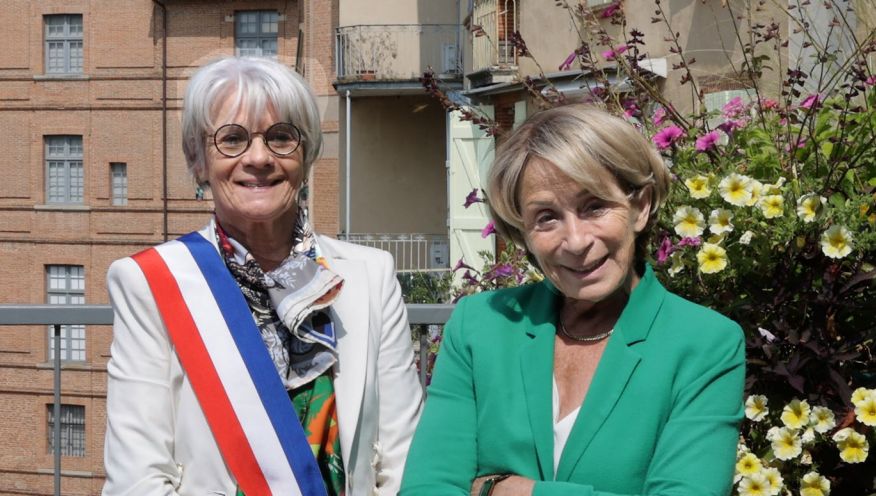 Marie-Claude Berly et Brigitte Barèges, nouvelle et ancienne maire de Montauban.