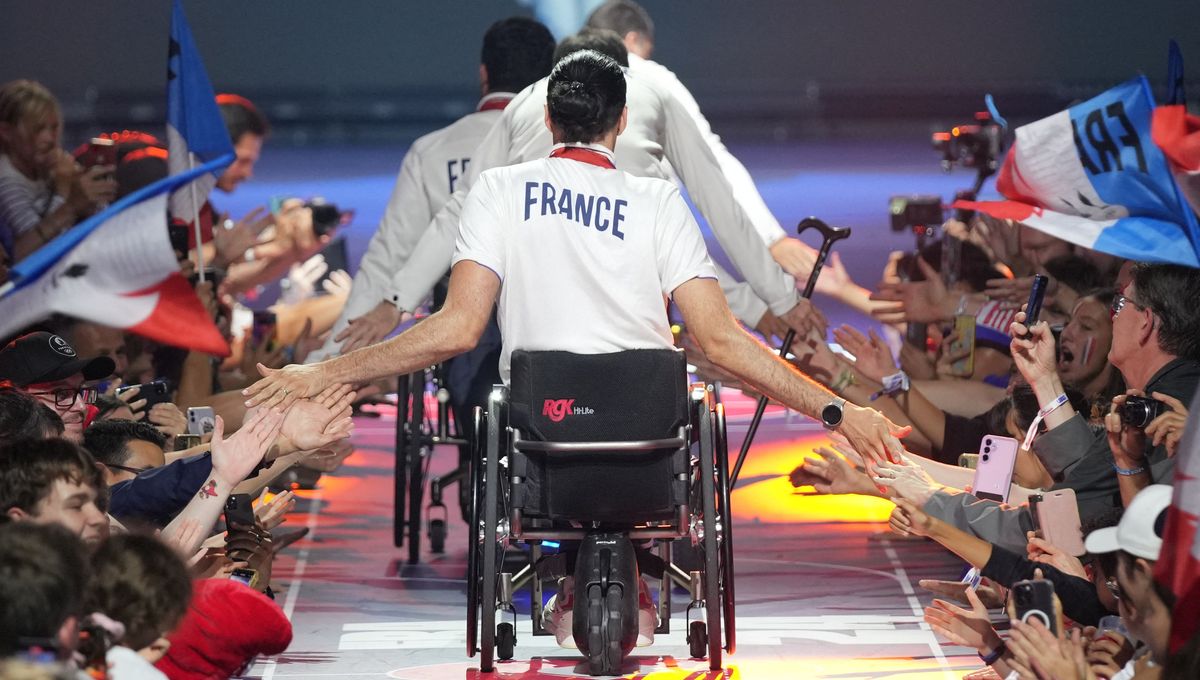 Les champions français ont été célébrés par les supporters au Club France, pendant les Jeux paralympiques de Paris 2024.