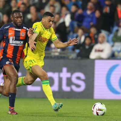 L'attaquant nantais Mostafa Mohamed à la lutte pour le ballon.