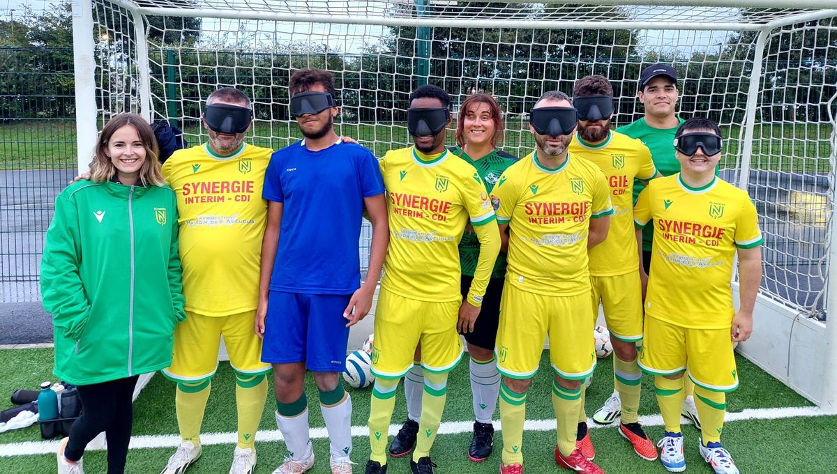 Des joueurs et guides du FC Nantes Cécifoot.