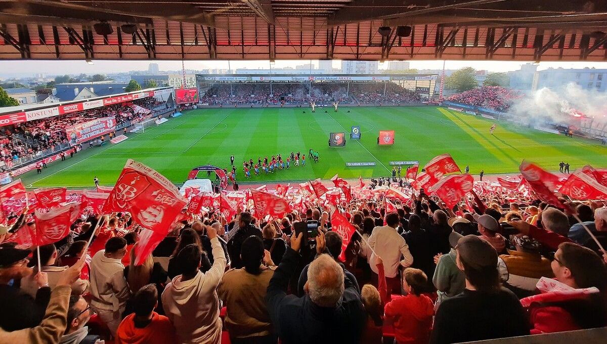 De 20h à 00h : France Bleu Breizh Izel propose une émission spéciale, avec vous, pour le premier match du Stade Brestois en Ligue des champions