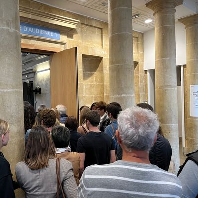 La salle d'audience est pleine à la cour d'assises de l'Orne à Alençon pour le verdict.