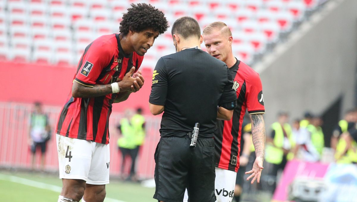 Le capitaine de l'OGC Nice Dante (à gauche) et le latéral gauche Melvin Bard cette saison