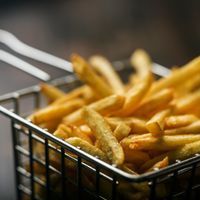 Le cornet de frittes coûte 3 euros.