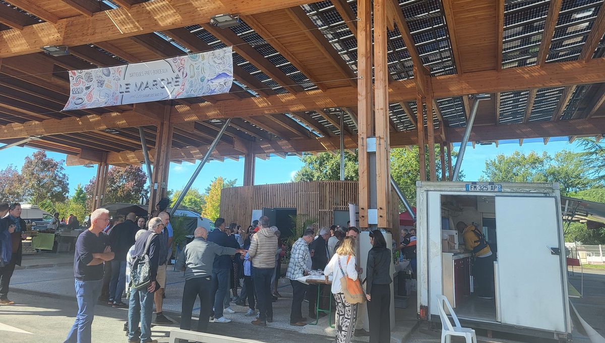 450 panneaux photovoltaïques couvrent le toit de la nouvelle halle.