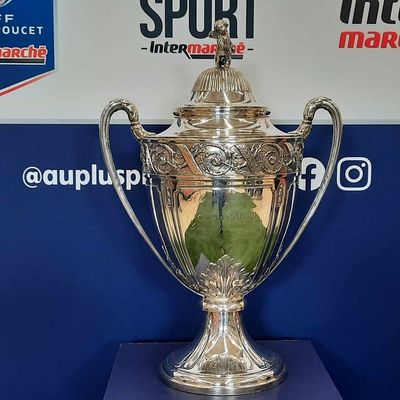 Le trophée de la Coupe de France de foot