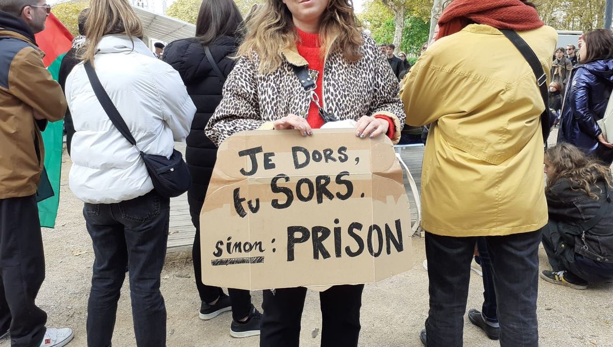 Les manifestantes espèrent que ce procès permettra une prise de conscience collective sur les violences sexuelles et la soumission chimique..